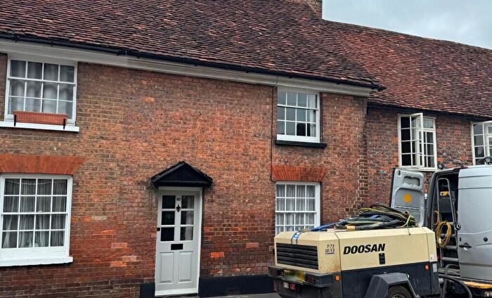2 Bedroom Cottage For Sale In High Street Markyate, St. Albans, Hertfordshire, AL3