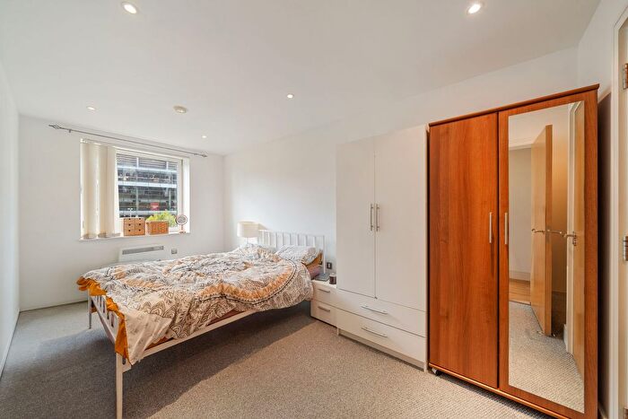 2 Bedroom Flat For Sale In Drayton Park, London, N5