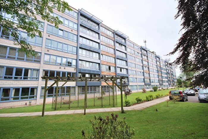 1 Bedroom Flat For Sale In Ingledew Court, Alwoodley, LS17