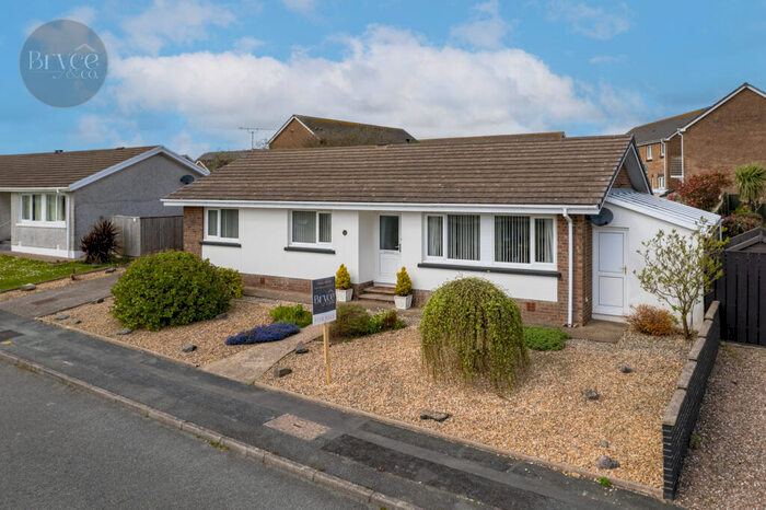 3 Bedroom Detached Bungalow For Sale In Ramsey Drive, Milford Haven, SA73