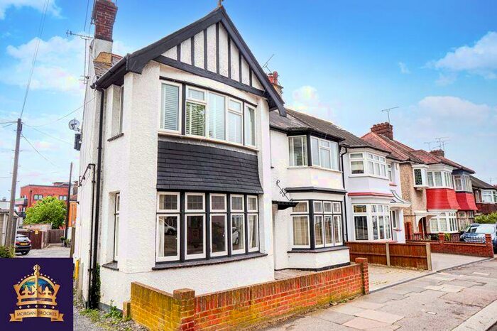 3 Bedroom Apartment To Rent In Station Road, Leigh-On-Sea, SS9