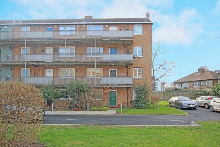 1 Bedroom Flat To Rent In Lower Mortlake Road, Kew, Richmond TW9