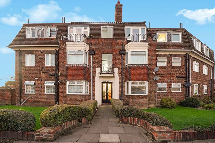 1 Bedroom Flat For Sale In Breamore Court, Breamore Road, IG3