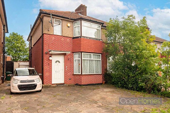 3 Bedroom Semi-Detached House For Sale In New Way Road, Colindale, NW9