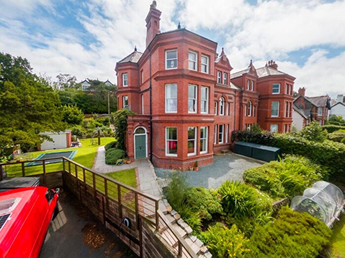 6 Bedroom Semi-Detached House For Sale In Siliwen Road, Bangor, Gwynedd, LL57