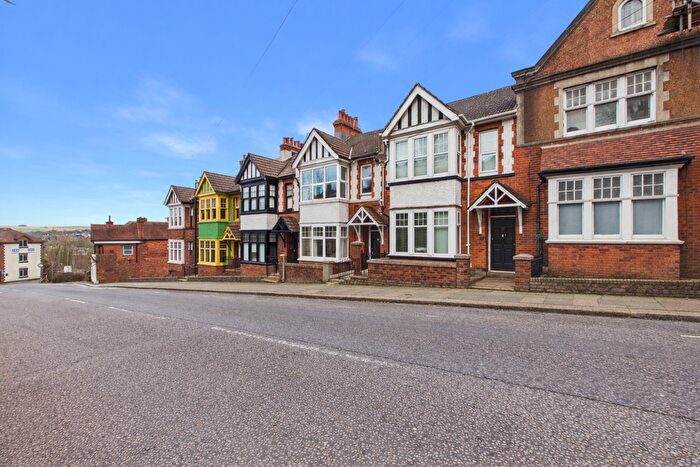 2 Bedroom Flat For Sale In Millers Road, Brighton, BN1