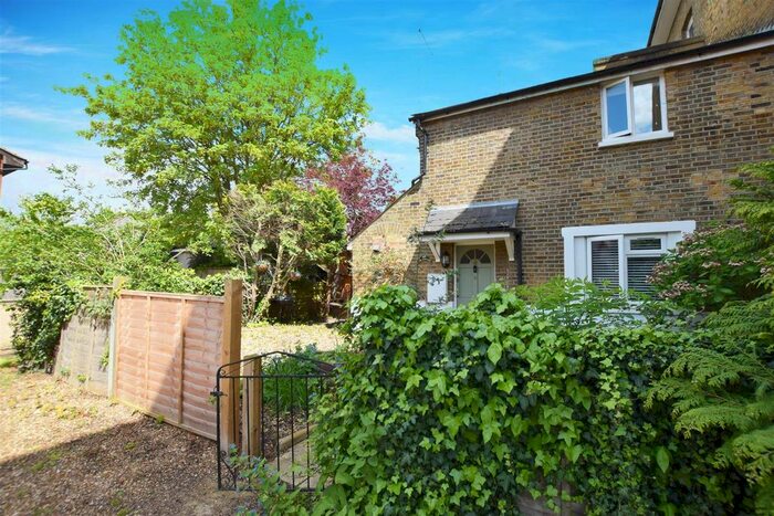 1 Bedroom Cottage To Rent In Oldfield Road, Hampton, TW12
