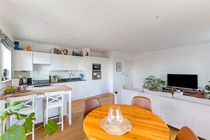 2 Bedroom Apartment For Sale In Branch Place, London, N1