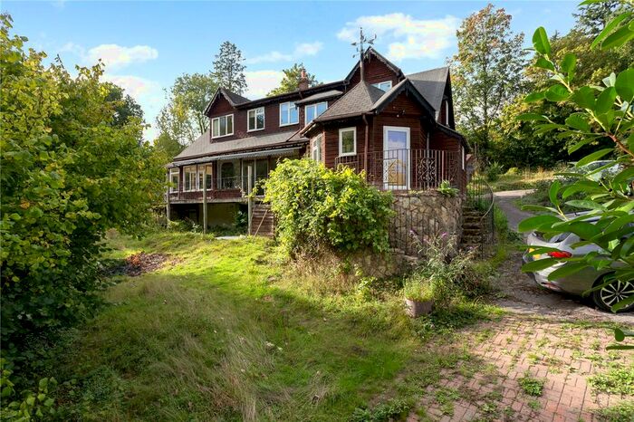 4 Bedroom Detached House For Sale In Wellhouse Road, Alton, GU34