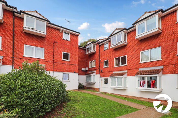 2 Bedroom Flat For Sale In Heathdene Drive, Belvedere, DA17