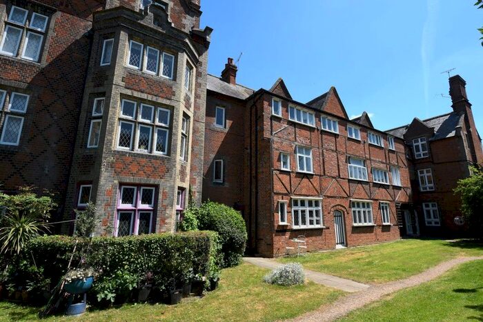 1 Bedroom Flat To Rent In Buckingham Court, The Close, Dunmow, CM6
