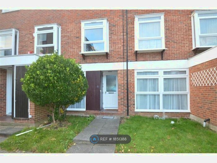 2 Bedroom Flat To Rent In Cotelands, Croydon, CR0