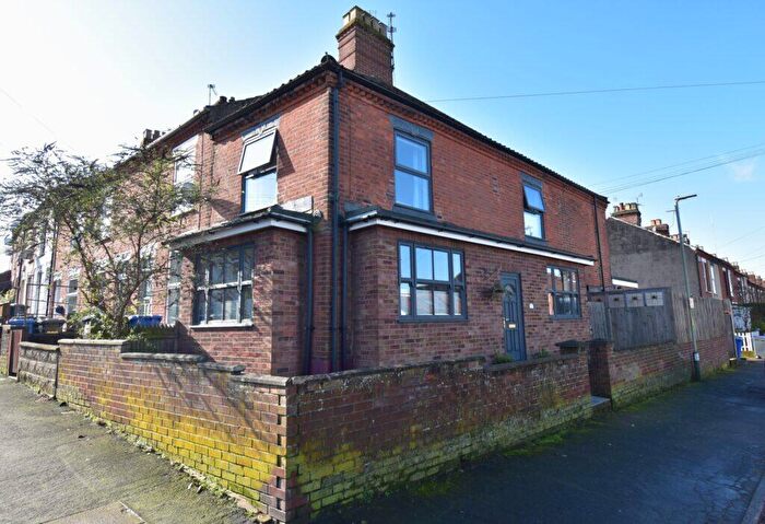2 Bedroom End Of Terrace House For Sale In Bell Road, Norwich, NR3