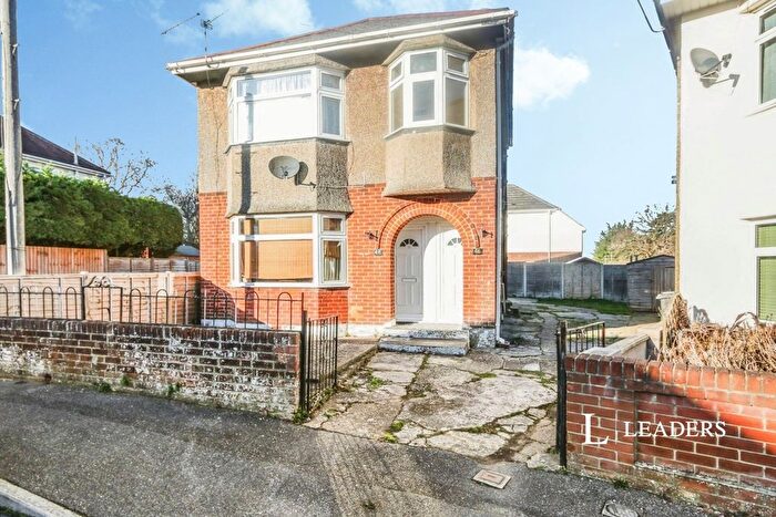 2 Bedroom Flat To Rent In Barnes Crescent, Ensbury Park, Bournemouth, BH10