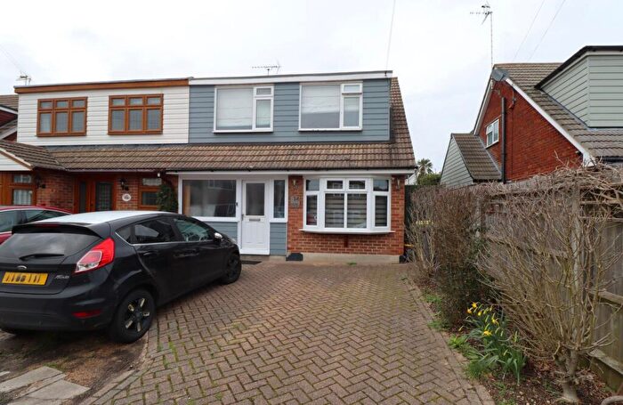 3 Bedroom Semi Detached House For Sale In Nelson Gardens, Rayleigh, SS6