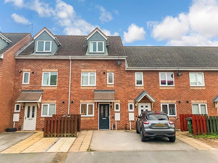3 Bedroom Town House To Rent In Alcott Close, Coventry, CV2