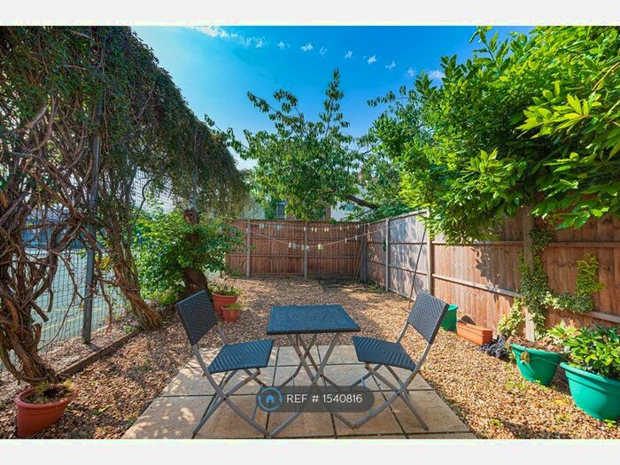 3 Bedroom End Of Terrace House To Rent In Howley Road, Croydon, CR0