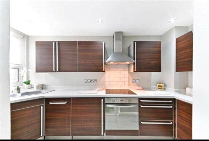 2 Bedroom Flat To Rent In Cedar Court, Essex Road, N1