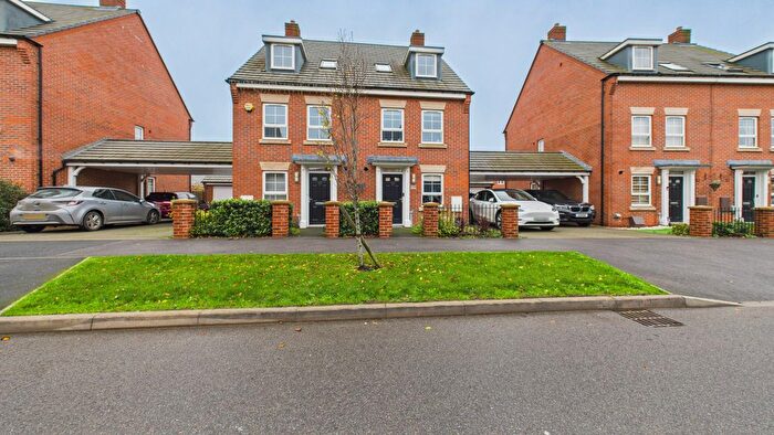 3 Bedroom Semi Detached House For Sale In Armstrongs Fields, Broughton, Aylesbury, HP22