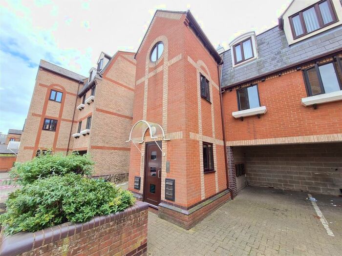1 Bedroom Flat To Rent In Chalk Court, Grays, RM17