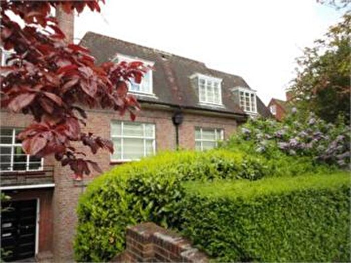 3 Bedroom Flat To Rent In Falloden Court, Brookland Rise, Hampstead Garden Suburb, NW11