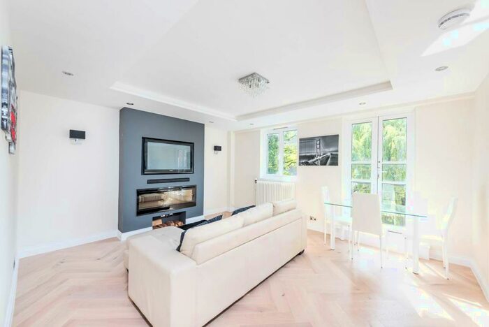 2 Bedroom Flat To Rent In Hortensia Road, Chelsea, London, SW10