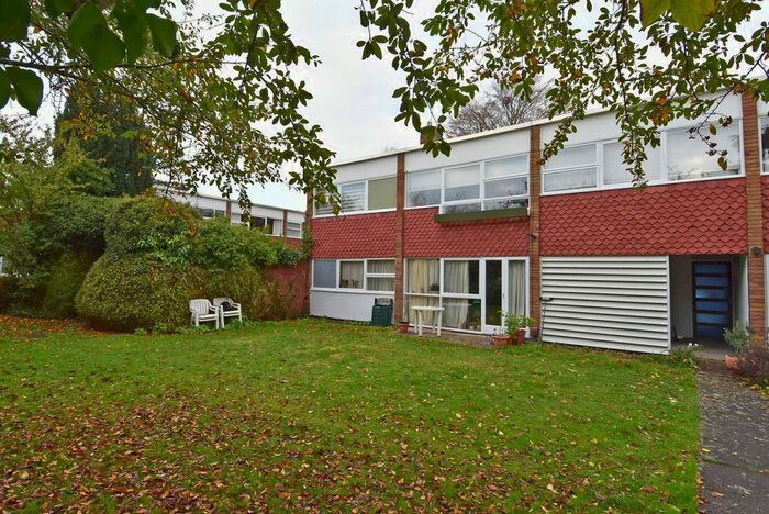 2 Bedroom Flat To Rent In Parkleys, Ham, Richmond, TW10