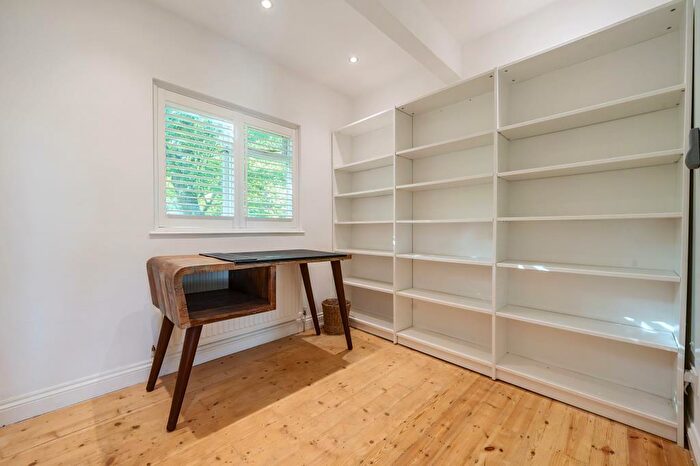 3 Bedroom Terraced House For Sale In West Oxford City, Oxfordshire, OX2