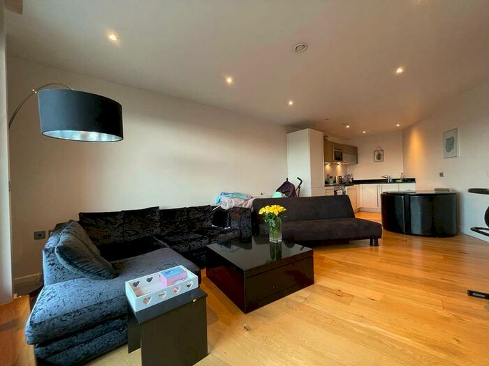 2 Bedroom Apartment To Rent In Candle House, LS1