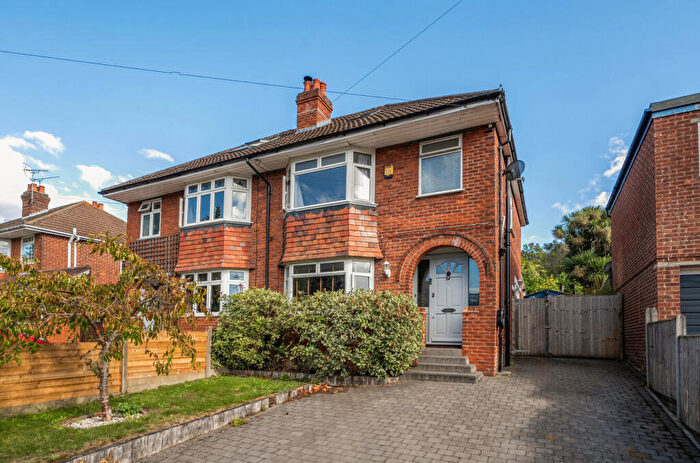 3 Bedroom Semi-Detached House For Sale In Glenfield Avenue, Bitterne, Southampton, Hamsphire, SO18