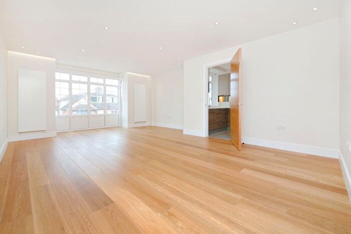 2 Bedroom Apartment To Rent In Beechcroft Avenue, Temple Fortune, NW11