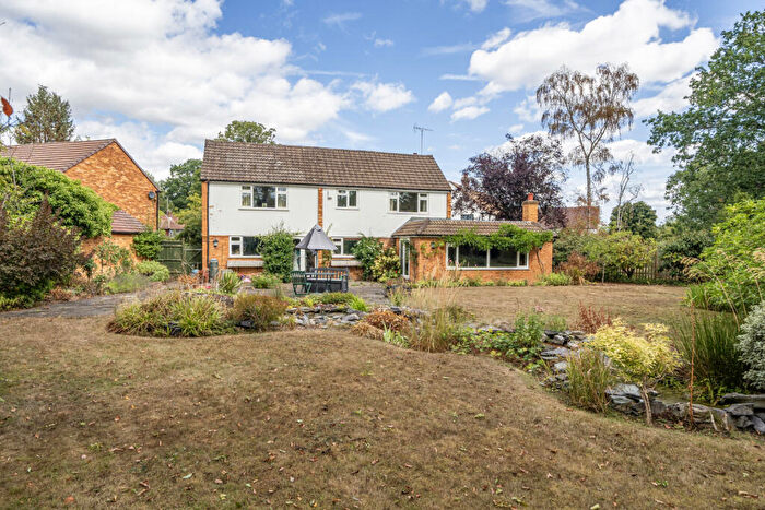4 Bedroom Detached House For Sale In Dukes Close, Gerrards Cross, Buckinghamshire, SL9