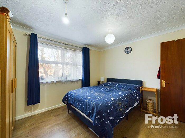 1 Bedroom Flat To Rent In Pullmans Place, Staines-Upon-Thames, Middlesex, TW18