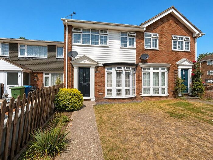 3 Bedroom Terraced House For Sale In Periwinkle Close, Sittingbourne, ME10