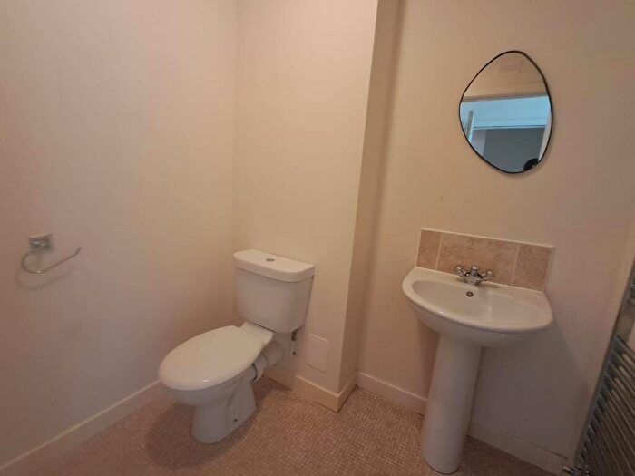 3 Bedroom Flat To Rent In Toll Road, Kincardine, Fife, FK10