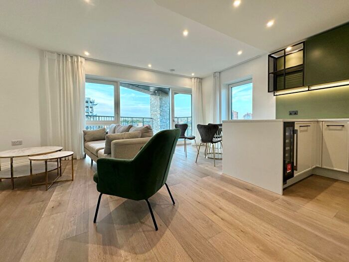 2 Bedroom Flat To Rent In Lockgate Road, London, SW6