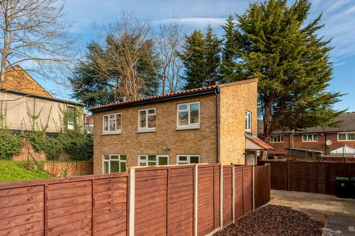 3 Bedroom Detached House To Rent In William Booth Road, Anerley, London, SE20