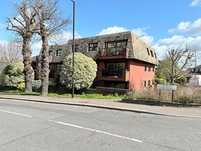 2 Bedroom Property For Sale In Houndsden Road, Ashwood Lodge, N21