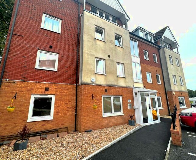 2 Bedroom Flat To Rent In Bastins Close, Park Gate, SO31