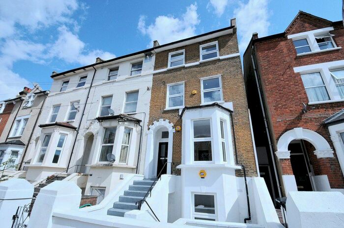 2 Bedroom Flat To Rent In Ellison Road, Streatham Common, SW16