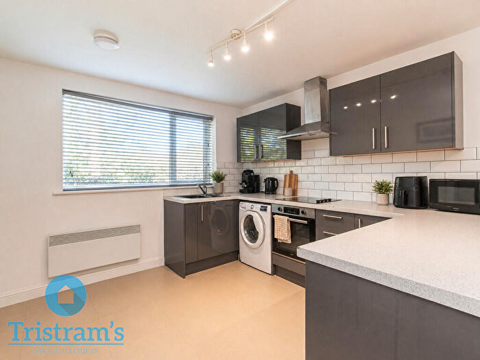 2 Bedroom Flat To Rent In Chelsea Street, New Basford, NG7