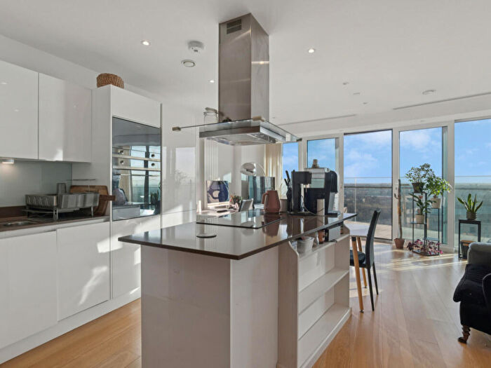 2 Bedroom Apartment For Sale In Crossharbour Plaza, London, E14