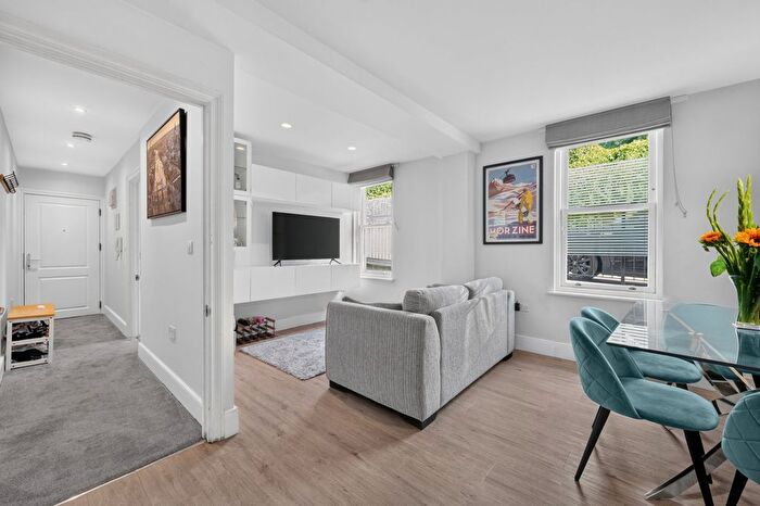 1 Bedroom Flat For Sale In Denning Mews, Wandsworth Common, SW12