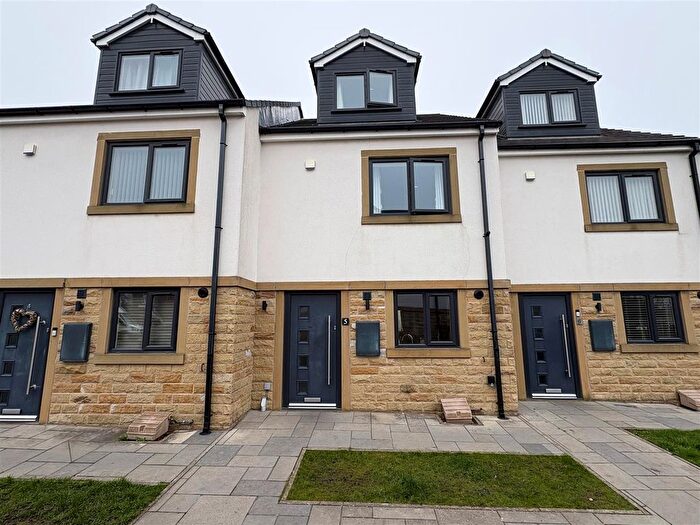 4 Bedroom Town House For Sale In Soaper Court, Wibsey, BD6