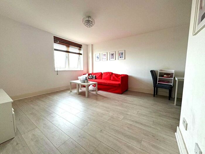 1 Bedroom Flat To Rent In Commercial Road, London, E1