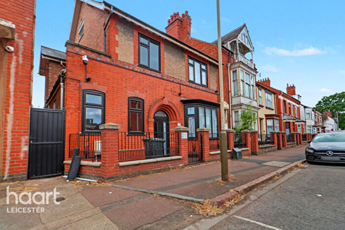 6 Bedroom Semi Detached House For Sale In Gwendolen Road, Leicester, LE5
