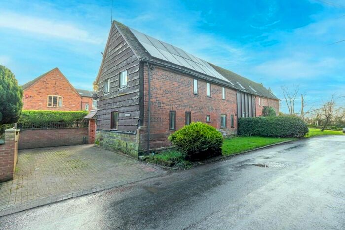 2 Bedroom Barn Conversion For Sale In Stoke Pound Lane, Stoke Prior, Bromsgrove, B60