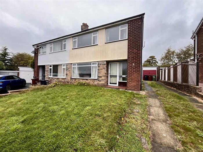 3 Bedroom Semi-Detached House For Sale In Gainford Drive, Garforth, Leeds, LS25