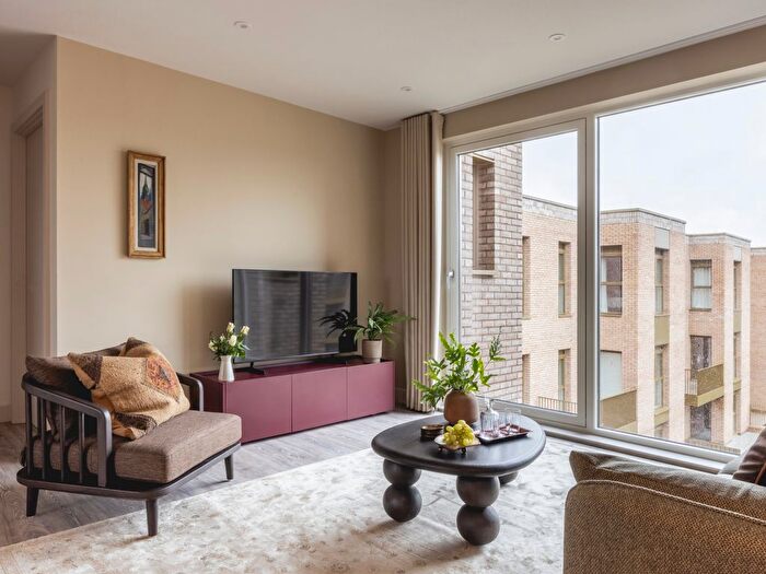3 Bedroom Flat To Rent In Dobb Way, Cambridge, CB3
