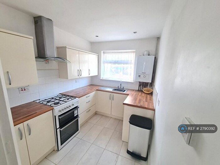 2 Bedroom Flat To Rent In Royal Court, Brentwood, CM14